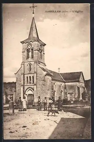 AK Arrelles, L`Église et habitants devant l`entrée