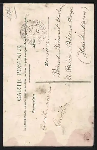 AK Bayel, L`Église avec des villageois rassemblés devant l`entrée