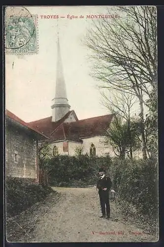 AK Troyes, Église de Montgueux et un homme sur le chemin