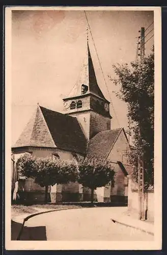 AK Planoy, Vue de l`église au clocher typique et arbres environnants