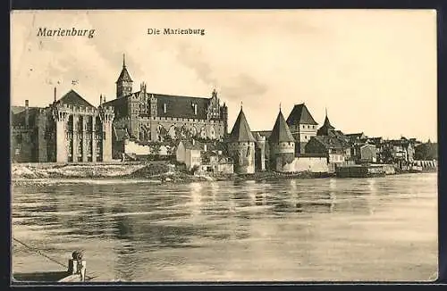 AK Marienburg, Blick auf die Burg mit Wasserpartie