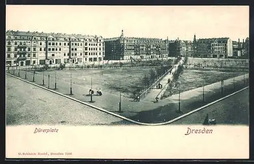 AK Dresden, Dürerplatz mit Passanten