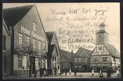 AK Sachsenhagen, Hotel Ratskeller mit Strassenpartie