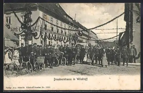 AK Wilsdruff, Cafe Central in der Dresdnerstrasse mit Soldaten