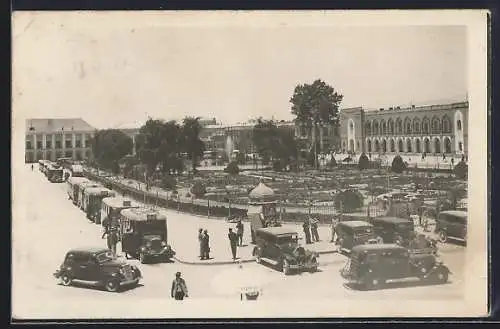 Foto-AK Teheran, Autos und Busse bei einer Parkanlage