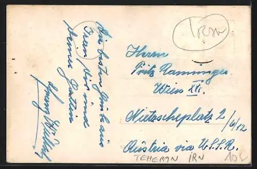 Foto-AK Teheran, Autos und Busse bei einer Parkanlage