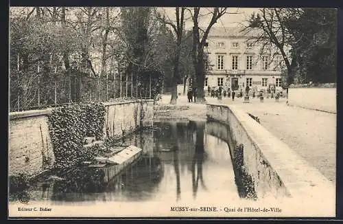 AK Mussy-sur-Seine, Quai de l`Hôtel-de-Ville