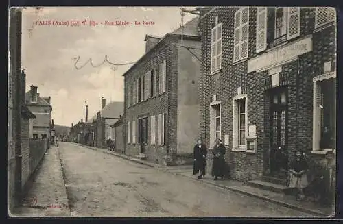 AK Palis, Rue Cérée, La Poste avec habitants devant les maisons