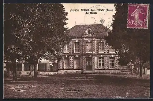 AK Neuville-sur-Vanne, La Mairie