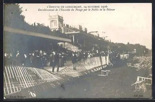 AK Paris, L`Émeute de Longchamp 1906, Envahissement de l`Enceinte du Pesage par le Public de la Pelouse