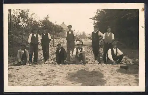 Foto-AK Arbeiter beim Strassenbau