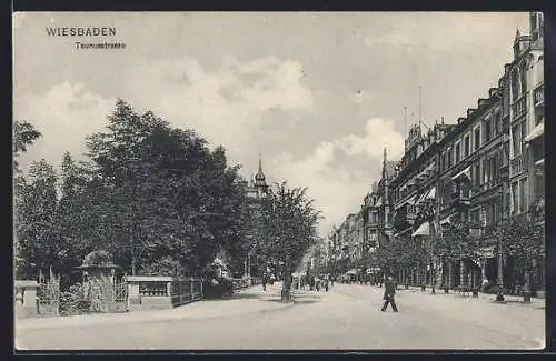 AK Wiesbaden, Taunusstrasse mit Passanten