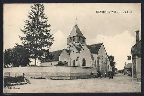 AK Savières, L`Église et rue animée avec passants et chevaux