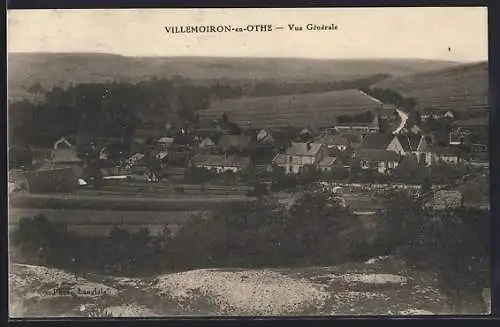 AK Villemoiron-en-Othe, Vue générale du village et des champs environnants