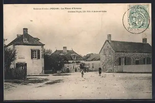 AK Pouan, La Place d`Armes avec bâtiments et habitants