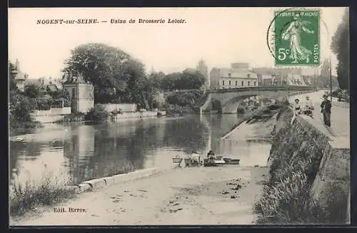 AK Nogent-sur-Seine, Usine de Brosserie Leloir et la rivière en arrière-plan