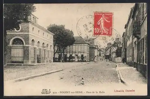 AK Nogent-sur-Seine, Place de la Halle