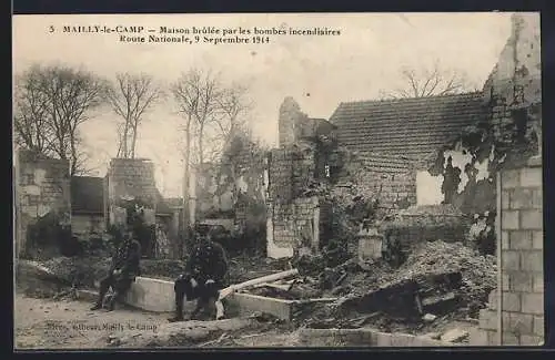 AK Mailly-le-Camp, Maison brûlée par les bombes incendiaires, Route Nationale, 9 Septembre 1914
