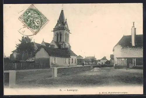 AK Lusigny, Vue de l`église et de la place du village