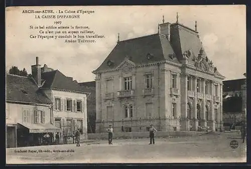 AK Arcis-sur-Aube, La Caisse d`Épargne et passants devant le bâtiment élégant
