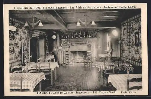 AK Pont-Sainte-Marie, Intérieur rustique de l`hostellerie avec cheminée et tables dressées