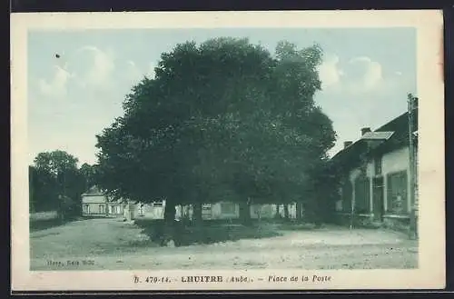 AK Lhuitre, Place de la Poste avec arbre central