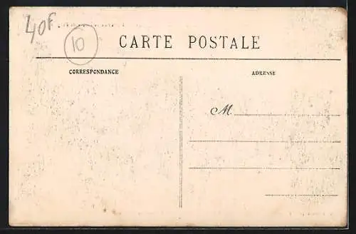 AK Torvilliers, Entrée de la Route de Prugny avec passants et maisons champêtres