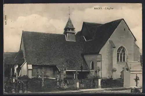 AK Macey, L`Église