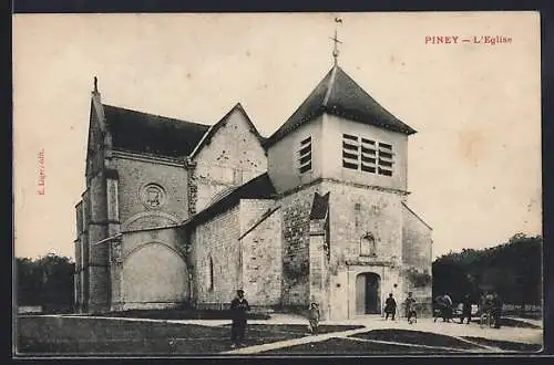AK Piney, L`Église