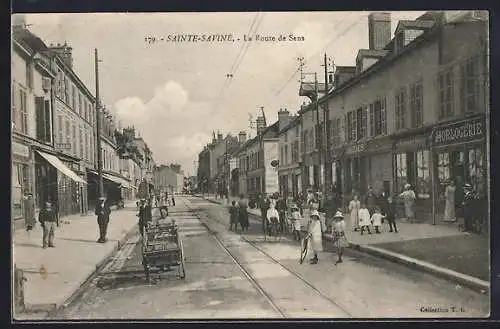 AK Sainte-Savine, La Route de Sens avec passants et commerces animés