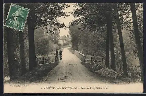 AK Précy-Saint-Martin, Route de Précy-Notre-Dame avec arbres et pont en bois