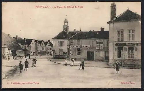 AK Piney, La Place de l`Hôtel-de-Ville