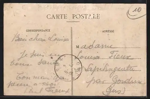 AK Piney, Place de l`Hôtel-de-Ville avec passants et commerces