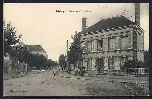 AK Piney, Avenue de la Gare