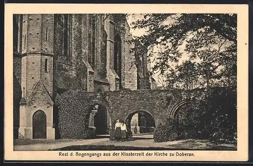 AK Doberan, Rest des Bogengangs aus der Klosterzeit der Kirche
