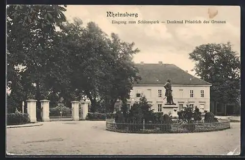 AK Rheinsberg, Eingang zum Schlosspark mit Denkmal Friedrich des Grossen