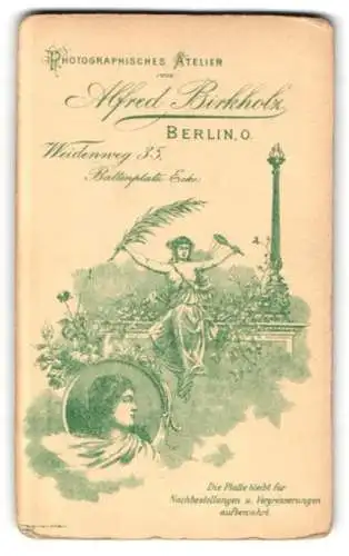 Fotografie Alfred Birkholz, Berlin, Weidenweg 35, halbnackte Frau beleuchtet ihren Busen mit einem Spiegel