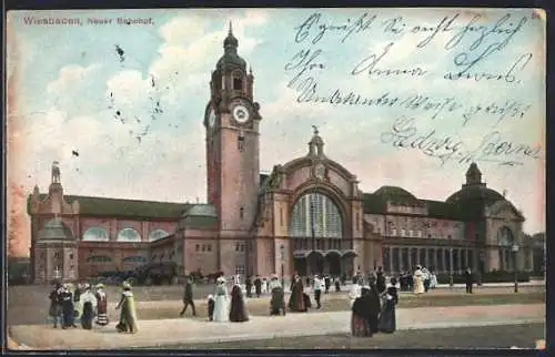 AK Wiesbaden, Neuer Bahnhof mit Passanten