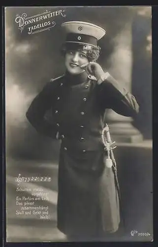 AK Frau in Uniform denkt nach, Operette Donnerwetter Tadellos