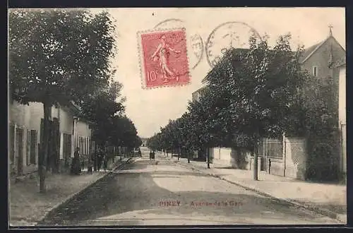 AK Piney, Avenue de la Gare