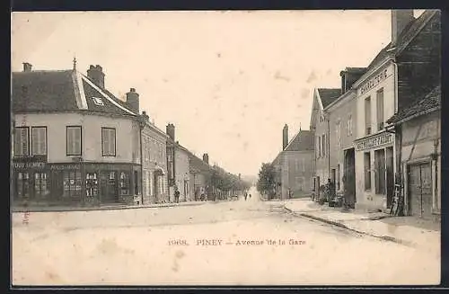 AK Piney, Avenue de la Gare