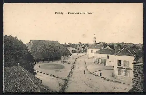 AK Piney, Panorama de la Place