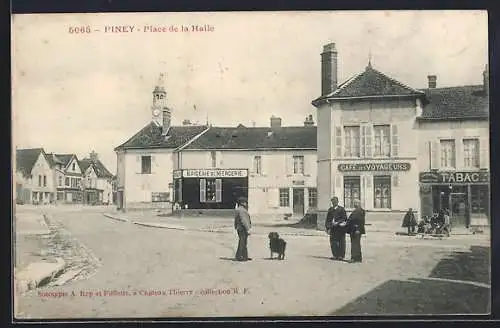 AK Piney, Place de la Halle avec boutiques et passants