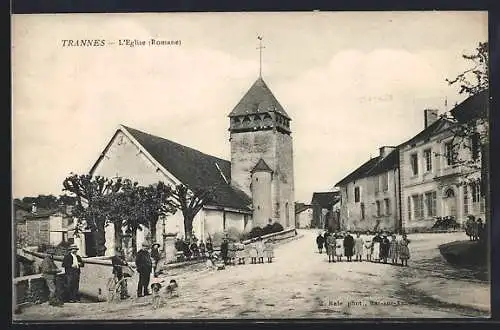 AK Trannes, L`Église Romane et la place animée du village