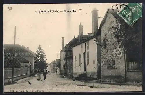 AK Jessains, Grande Rue animée avec passants et maisons anciennes