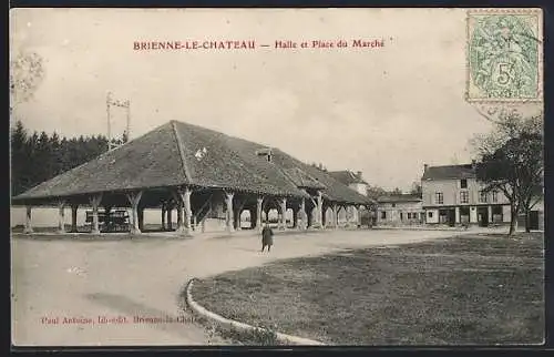 AK Brienne-le-Château, Halle et Place du Marché