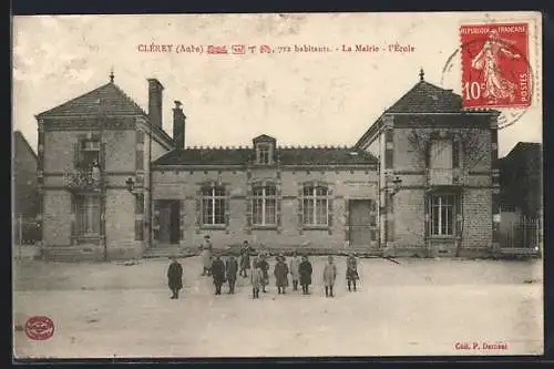 AK Clérey, La Mairie et l`École avec des enfants devant le bâtiment