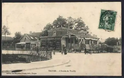 AK Troyes, L`Entrée du Vouldy et magasin Juvet