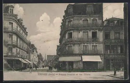 AK Troyes, Avenue Doulcet et rue Thiers avec bâtiments et commerces