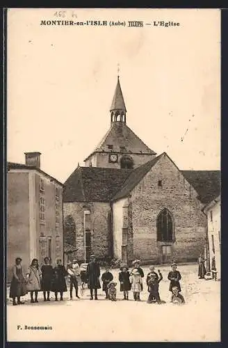 AK Montier-en-l`Isle, L`Église avec enfants devant l`entrée